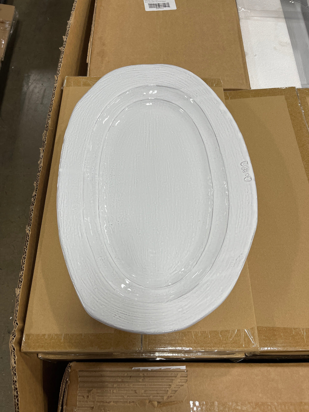 Assorted Large Table Top Plates: 85% Off Original Retail (G58175)